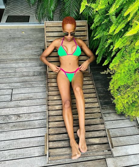 Naakte gelekte OnlyFans-foto van Karol Conka