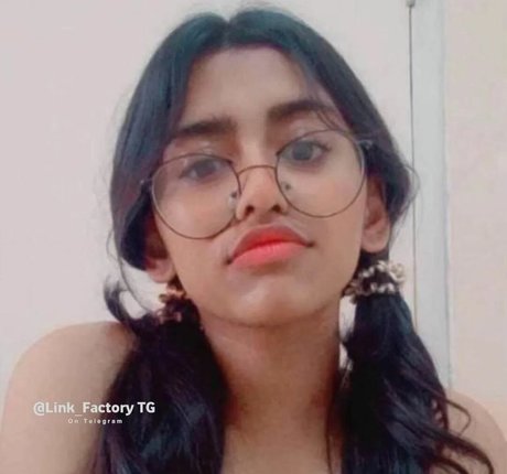 Nahá fotka uniklých OnlyFans od Sanjana Saba