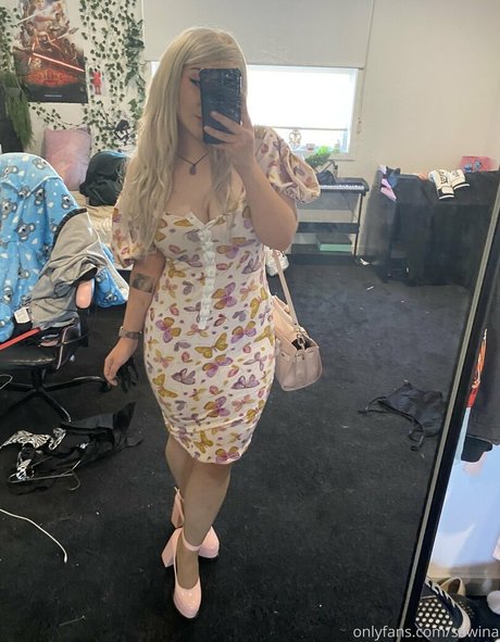 Naken läckt OnlyFans-bild av Sawina