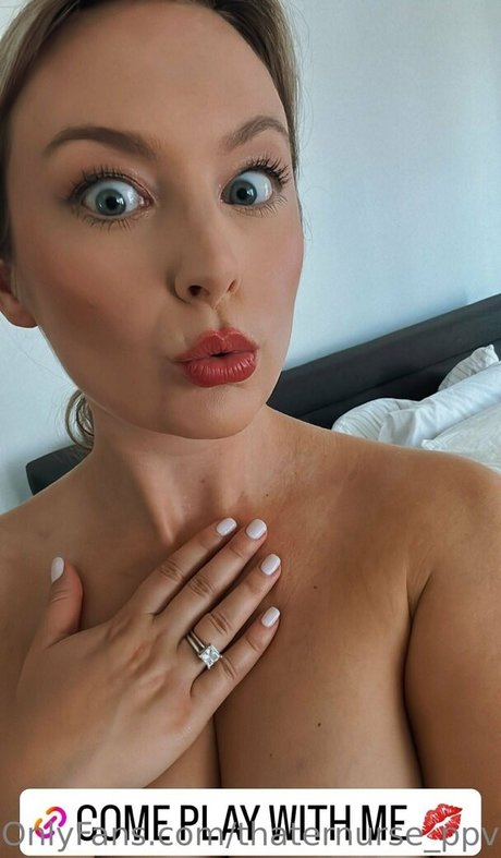 Naakte gelekte OnlyFans-foto van Thaternurseppv
