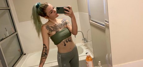 Alasti lekkinud OnlyFans-i pilt Inkxbby