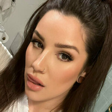 Naakte gelekte OnlyFans-foto van Lunaluvbad