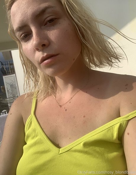 Nahá fotka uniklých OnlyFans od Rosyblondbabe