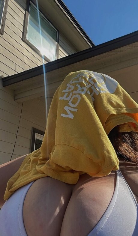 Nacktes geleaktes OnlyFans-Foto von Julitka Tiutiunic