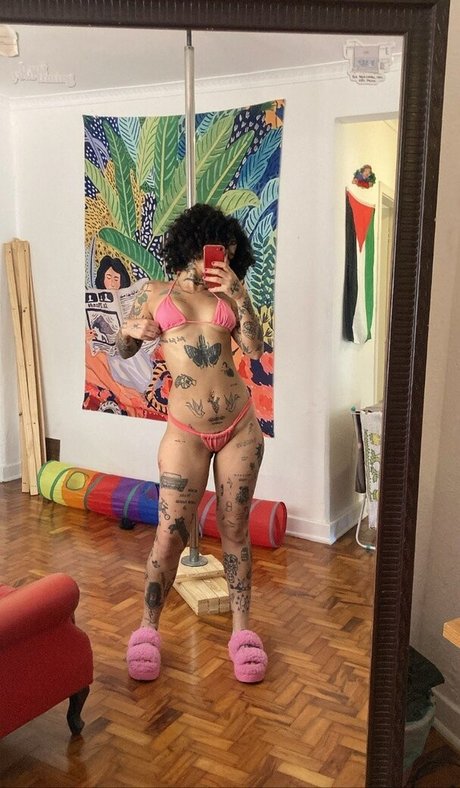 Foto desnuda filtrada de OnlyFans de Apropriad4mente