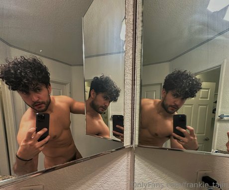 Naken läckt OnlyFans-bild av Frankietajin