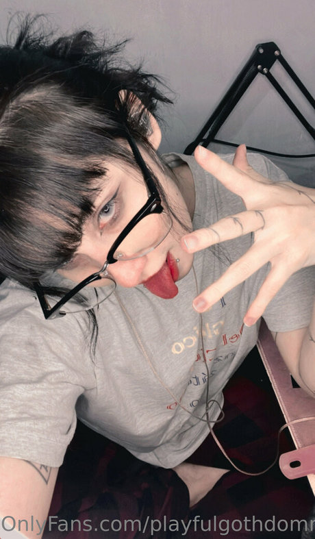 Alasti lekkinud OnlyFans-i pilt Playfulgothdomme