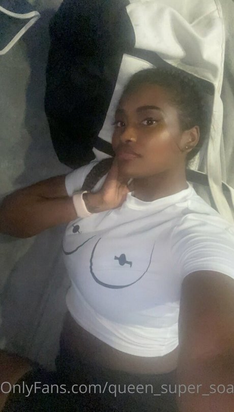 Обнаженная фотография утечки OnlyFans от Queensupersoaker