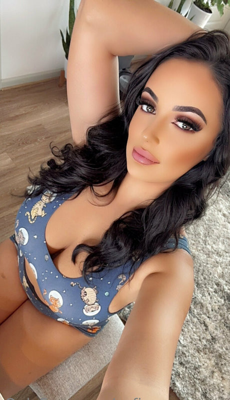 Alasti lekkinud OnlyFans-i pilt Sofiryanxoxoxo