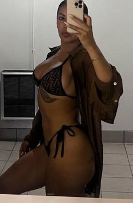 Alasti lekkinud OnlyFans-i pilt Get Bodied By J