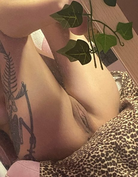 Naakte gelekte OnlyFans-foto van Cybernexia