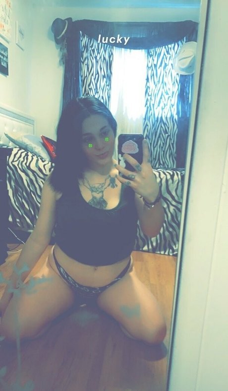 Naken lekkede OnlyFans-bilde av Serenitysapphire808