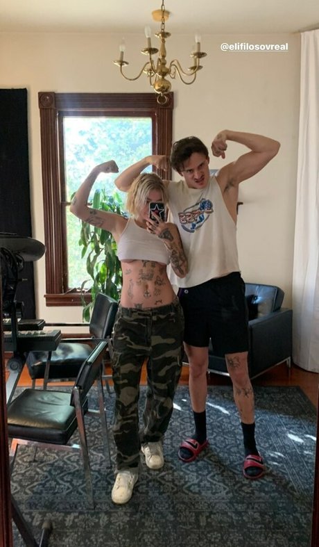 Naken läckt OnlyFans-bild av Velvetears