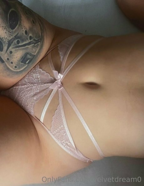 Naken lekkede OnlyFans-bilde av Velvetdream0