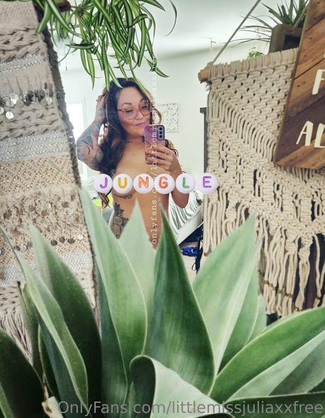 OnlyFans-model Littlemissjuliaxxfree