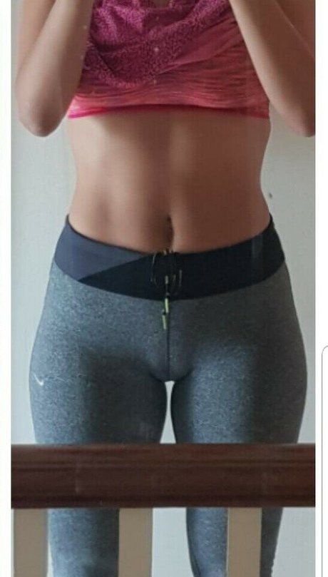 Foto desnuda filtrada de OnlyFans de Clean With Me