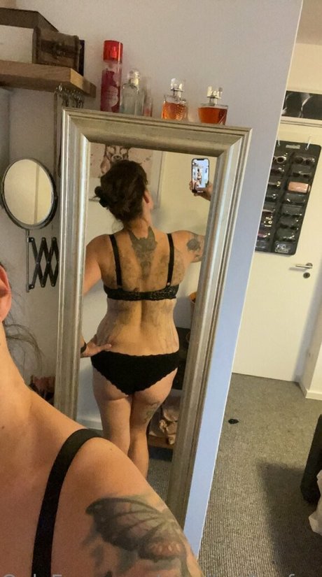 Naken lekkede OnlyFans-bilde av Ruralhotfoxfree