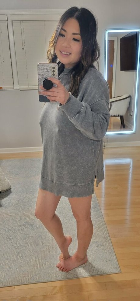 Naken lekkede OnlyFans-bilde av Missjeeyungfree