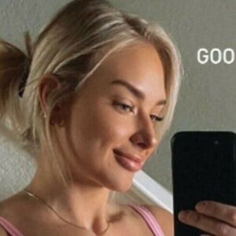 Naakte gelekte OnlyFans-foto van Charity Witt