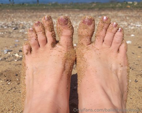 Nahá fotka uniklých OnlyFans od Ballettwinkletoes