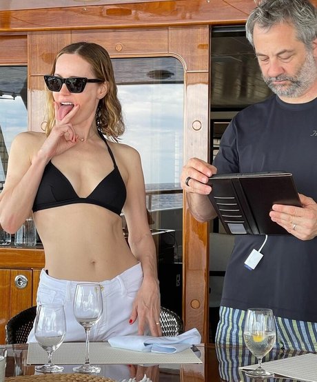 Alasti lekkinud OnlyFans-i pilt Leslie Mann