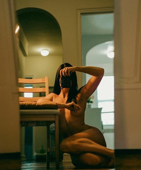 Naakte gelekte OnlyFans-foto van Valeria Kalabina
