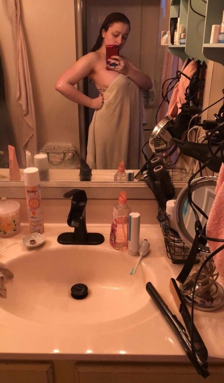 OnlyFans-model Weirdgirl2364