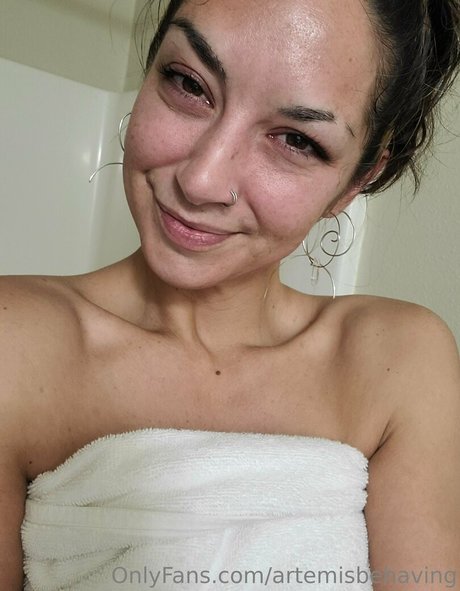 Nacktes geleaktes OnlyFans-Foto von Artemisbehaving