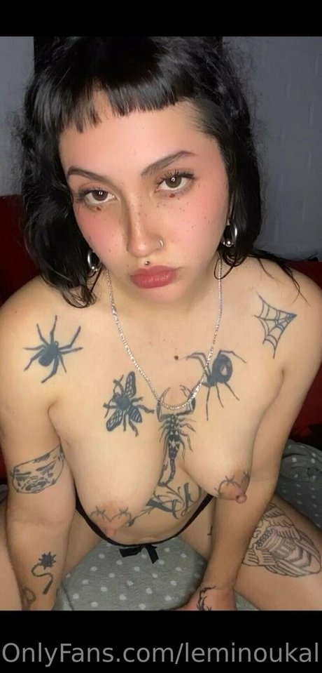 Naakte gelekte OnlyFans-foto van Leminoukali