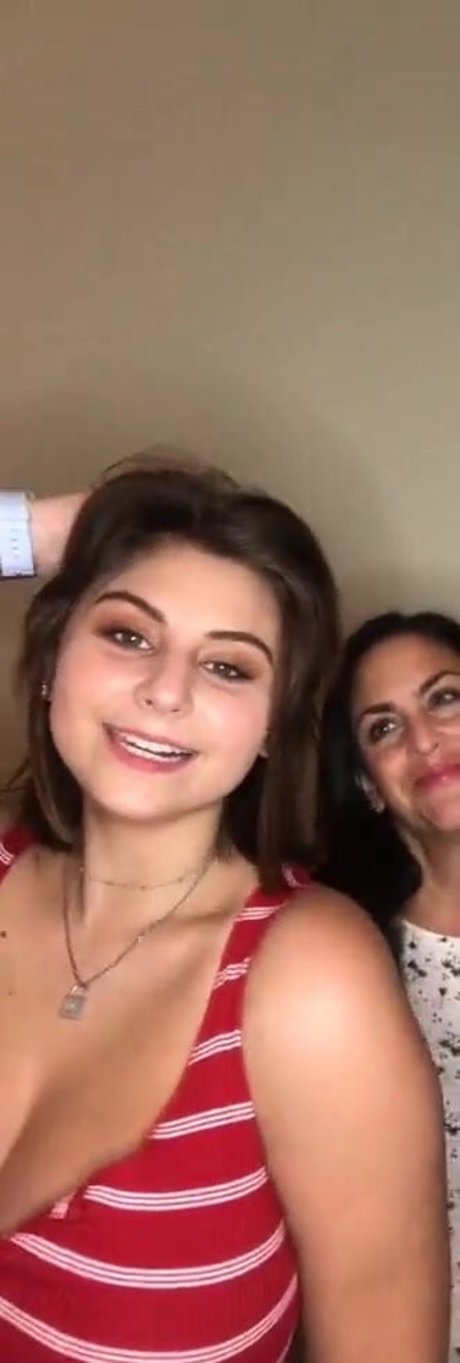 Обнаженная фотография утечки OnlyFans от Caroline Casbon