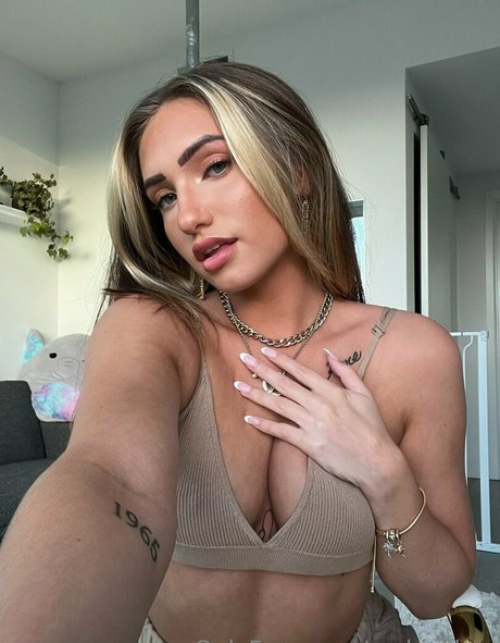 Naken lekkede OnlyFans-bilde av Rachie Skye