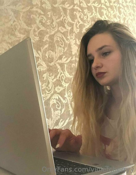 Naken lekkede OnlyFans-bilde av Violetcherryy
