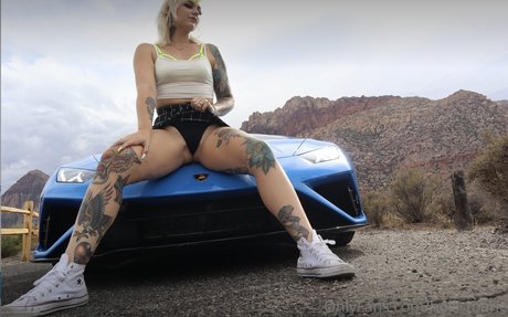 Alasti lekkinud OnlyFans-i pilt Holli Marie