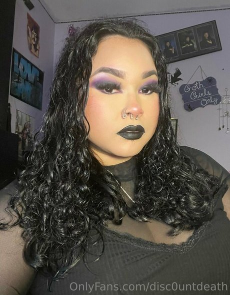 Photo nue de fuite OnlyFans de Disc0untdeath