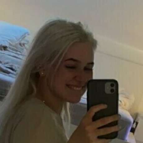 Nahá fotka uniklých OnlyFans od Cuteemii