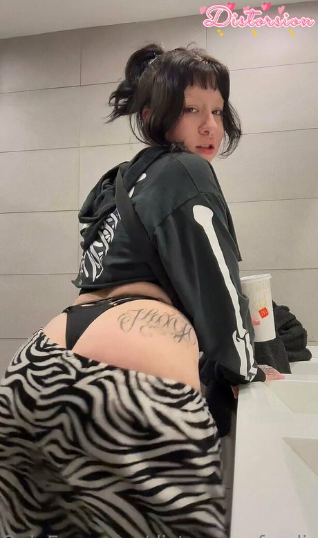 Naken lekkede OnlyFans-bilde av Distorsionfoodie