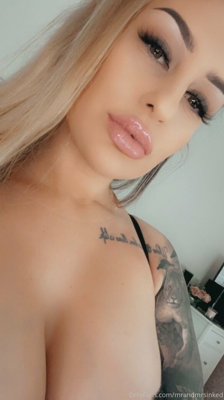 Naakte gelekte OnlyFans-foto van Yourfavouritedomme