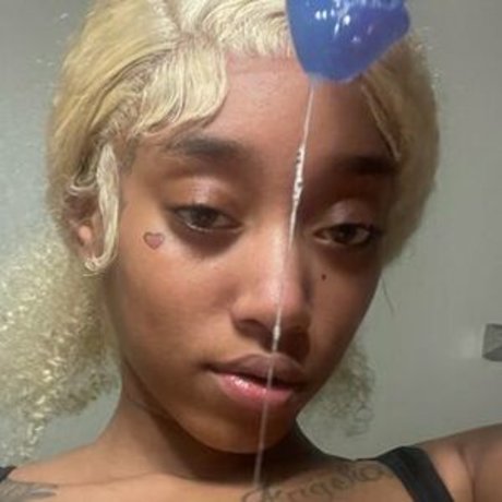 Naken lekkede OnlyFans-bilde av Miaaaa Tvv