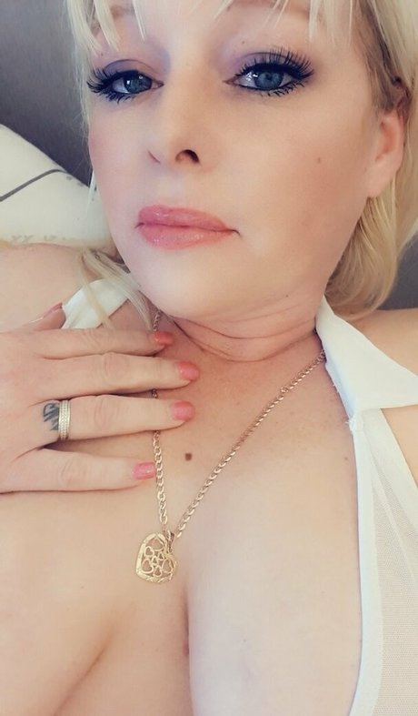 Alasti lekkinud OnlyFans-i pilt Mistressmother