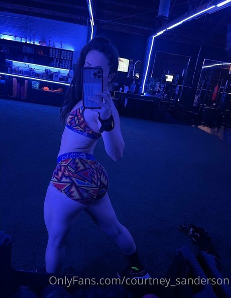 Nacktes geleaktes OnlyFans-Foto von Courtney Sanderson