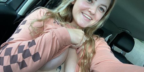 Alasti lekkinud OnlyFans-i pilt Blue Collar Baby