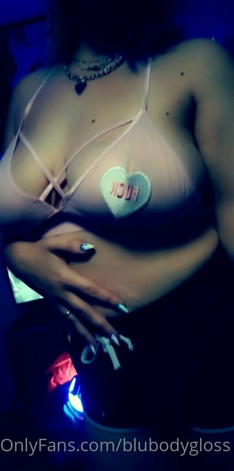 Foto di nudo di fuga di OnlyFans di Blubodygloss
