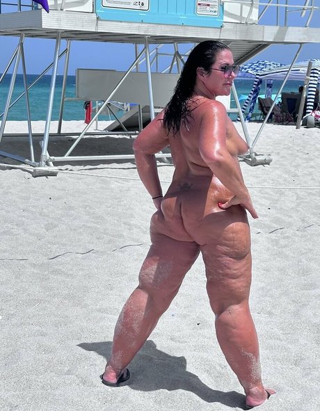 Naakte gelekte OnlyFans-foto van Trista Longakit