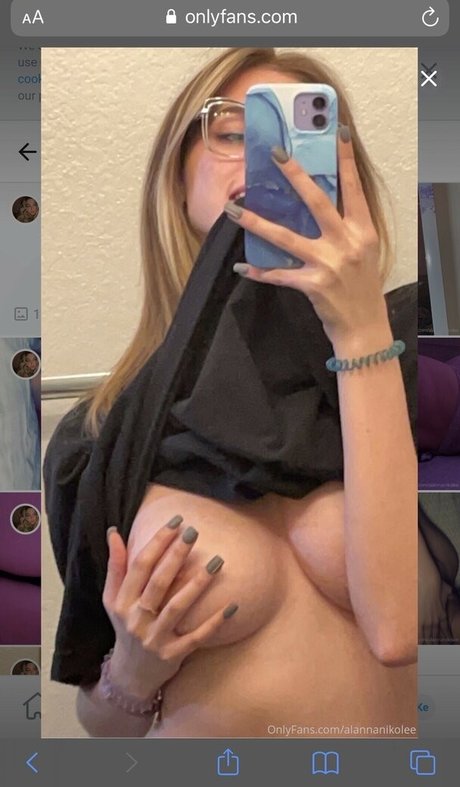 Nacktes geleaktes OnlyFans-Foto von Alannanikolee