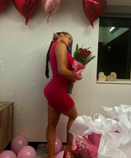 Обнаженная фотография утечки OnlyFans от Storm Reid