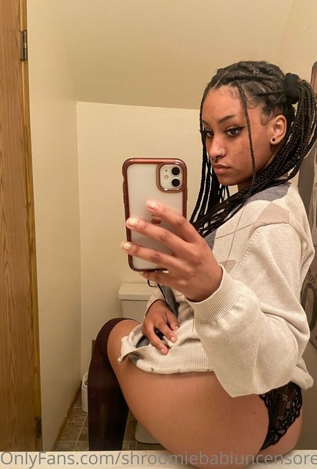 Alasti lekkinud OnlyFans-i pilt Shroomiebabiuncensored