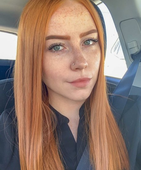 Photo nue de fuite OnlyFans de Littlemissred