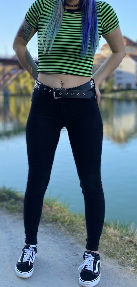 Nahá fotka uniklých OnlyFans od Hollyhellfree