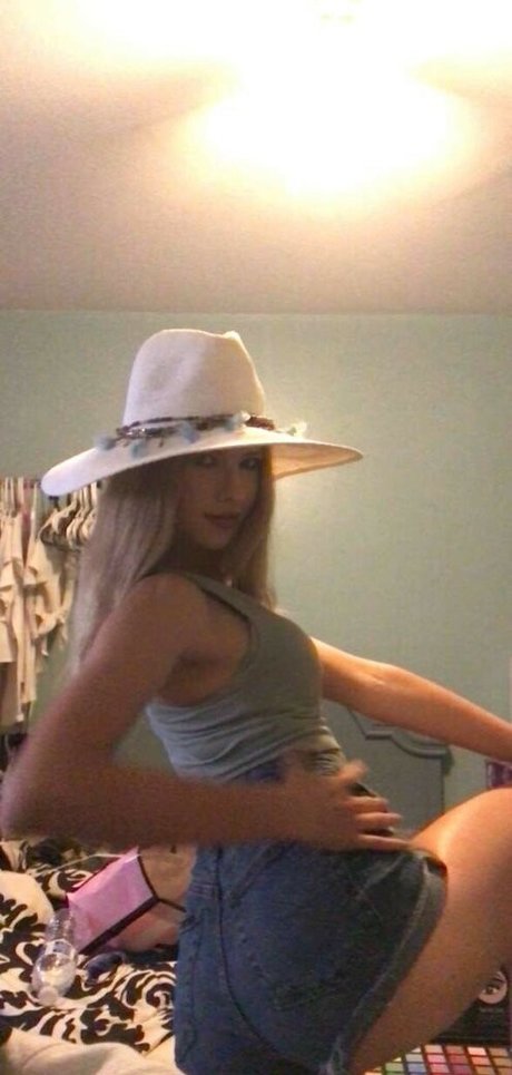 Alasti lekkinud OnlyFans-i pilt Regina Knoll