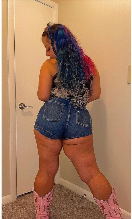 Обнаженная фотография утечки OnlyFans от Harlee Queeni